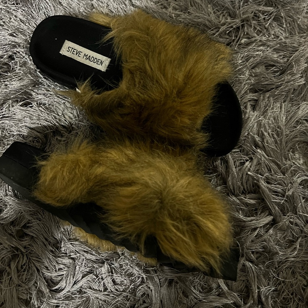Steve Madden Amari Tan furry slides